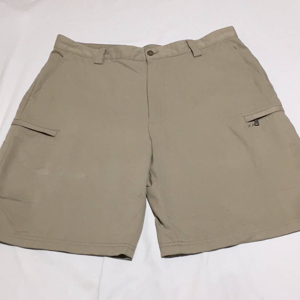 Mens Izod XFG  Performence Golf shorts size 36